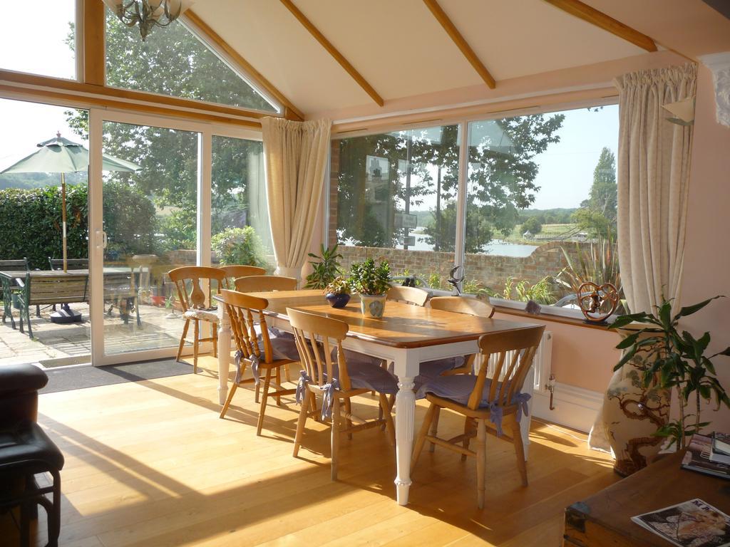 Ivy Hall Wootton Bridge  Стая снимка